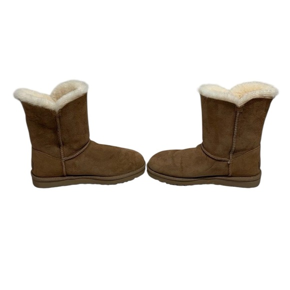 UGG Brown Winter Boots with Sheepskin Lining - Picture 5 of 6